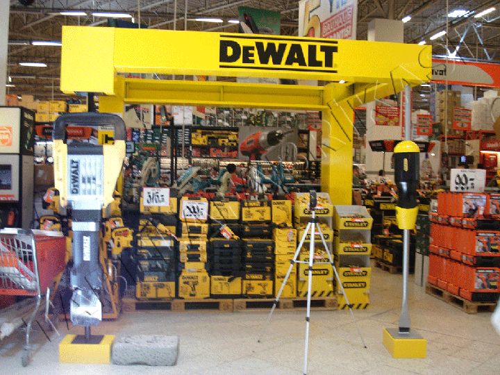 Dewalt Ürün Standı