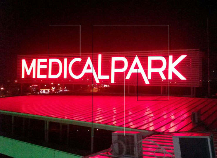 Medicalpark Kutu Harfli Çatı Reklamı