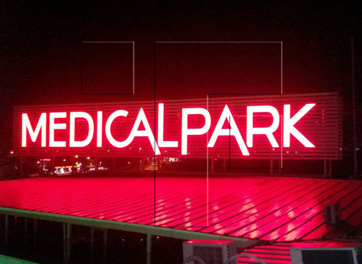 Medicalpark Kutu Harfli Çatı Reklamı
